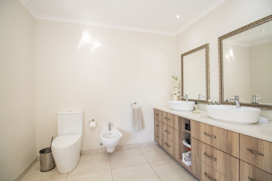 7 Bedroom Property for Sale in Constantia Western Cape